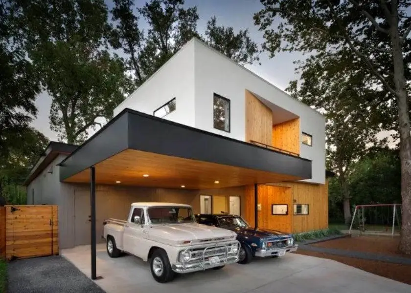 Carport Minimalis dengan Aksen Kayu